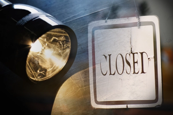 予期せぬ停電による事業停止