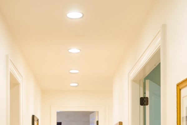 ダウンライト（天井埋め込み照明）のリニューアルで省エネ促進